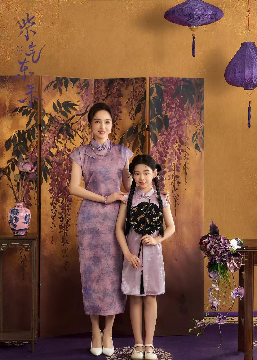 董璇小酒窝新年照 董璇小酒窝新年亲子照，完美踩中新年审美~ 董璇小酒窝新年亲子照