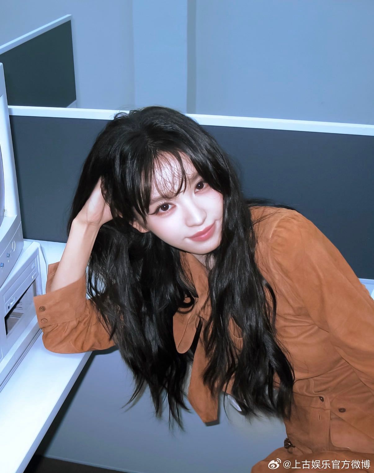 张凌赫田曦薇前后脚发了vlog张凌赫田曦薇都吃了麻婆豆腐 时间卡点格外有意思，两
