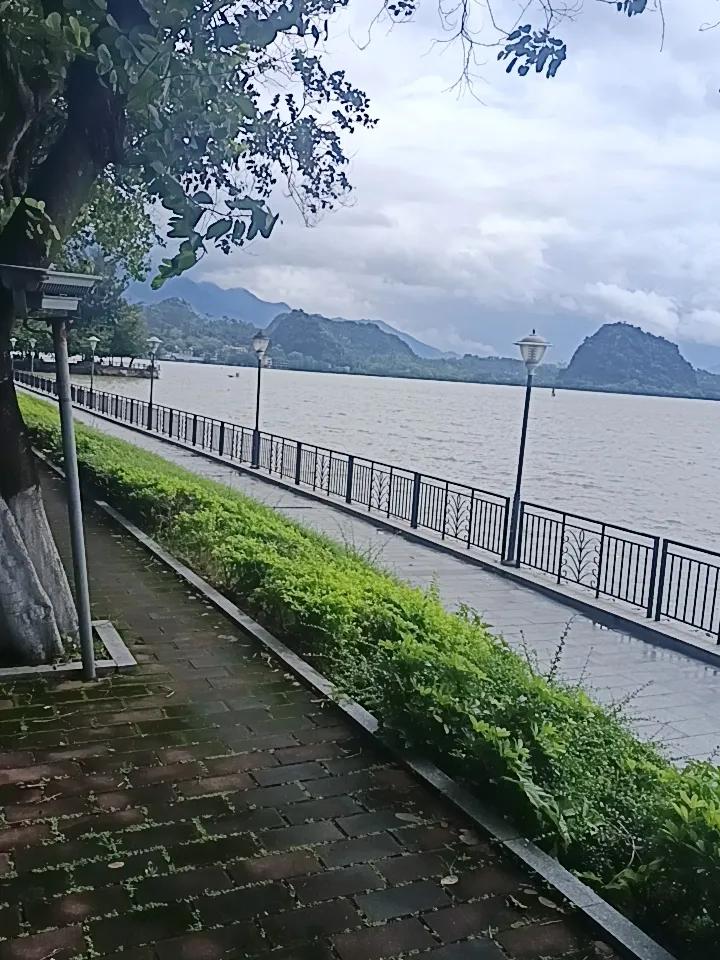 家人们谁懂啊？这里就是七星岩风景区。
这里环境优美，空气清新