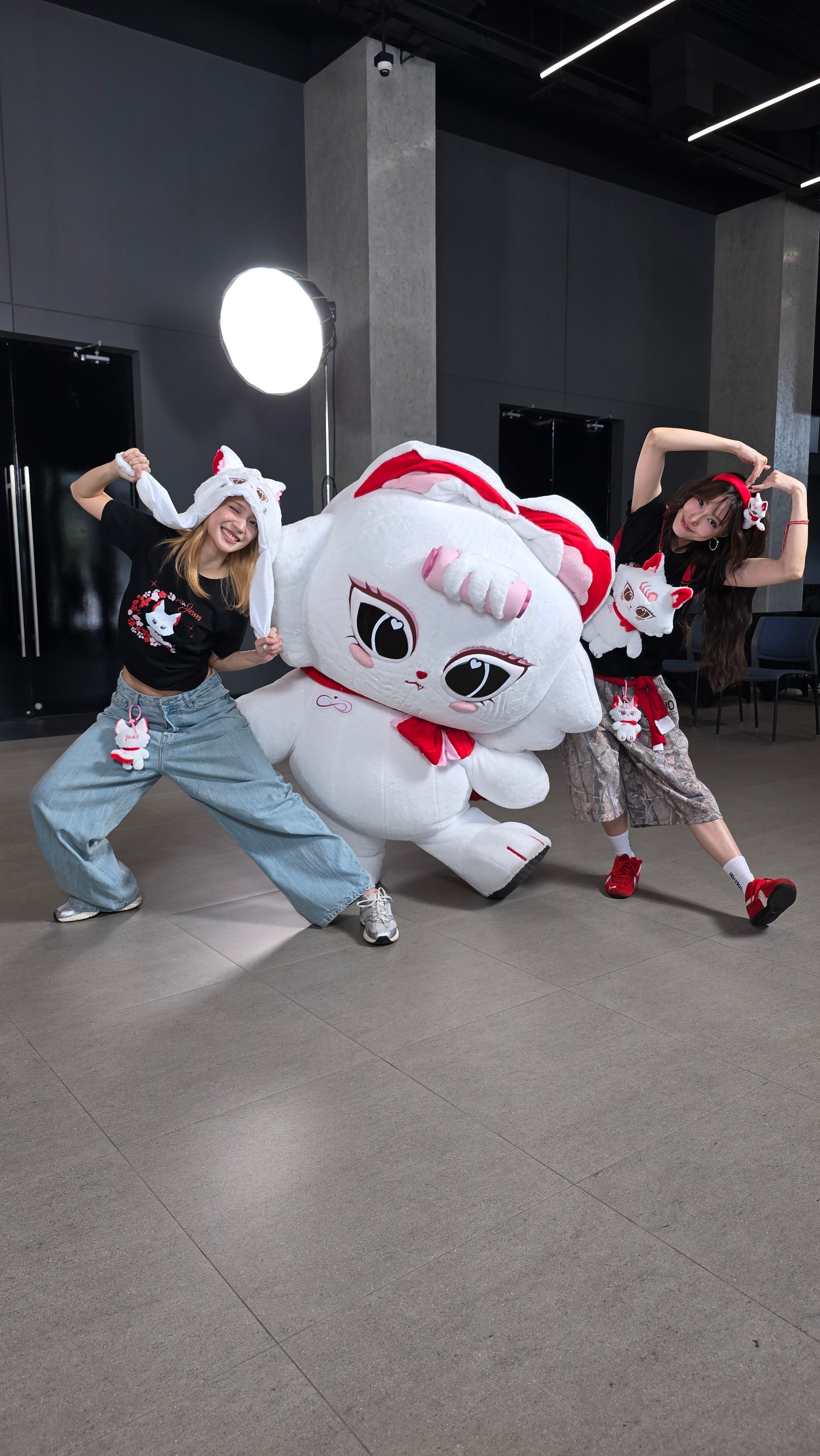 JanJingjing 🦊🐯janjingjing“Khun ma Khun