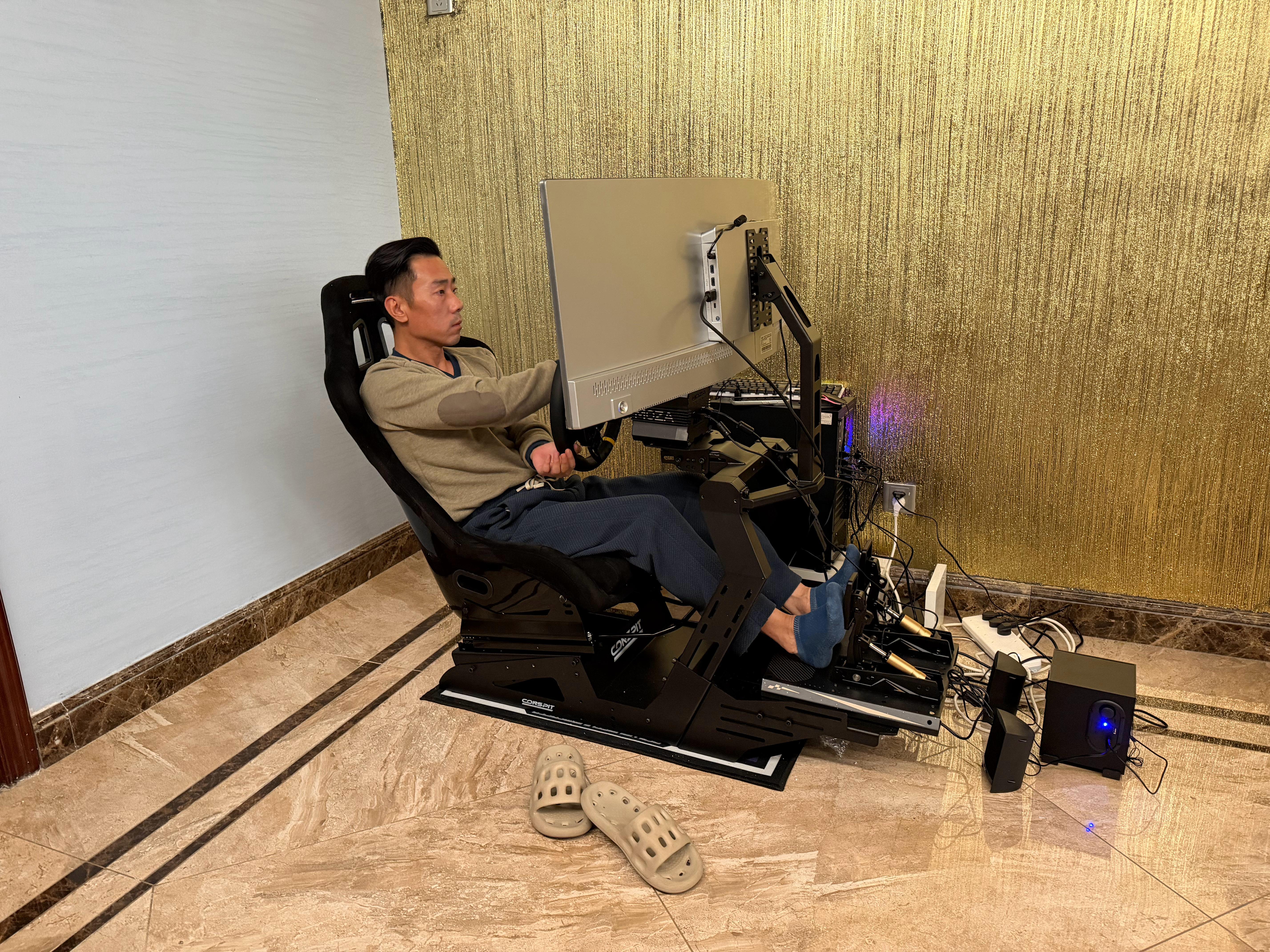 小李飞车 赛车模拟器终于装好了！在家练车不费油[坏笑] ​​​