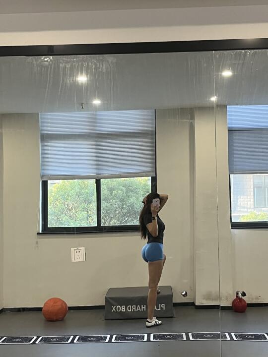 撸铁女孩 健身女孩成为自己的理想型