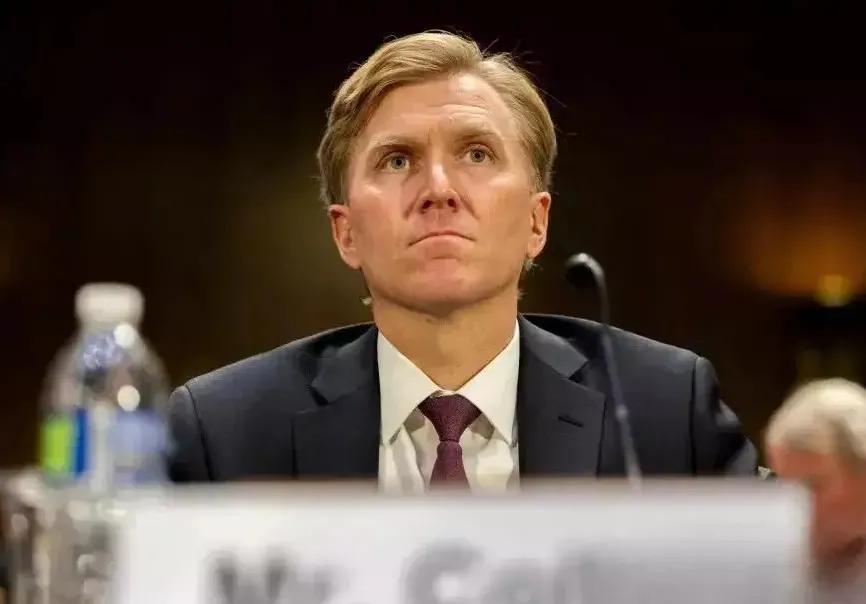 不知道这个家伙到底吓唬谁的？美国副防长科尔比在与日澳两国国防官员的会谈中，有预谋