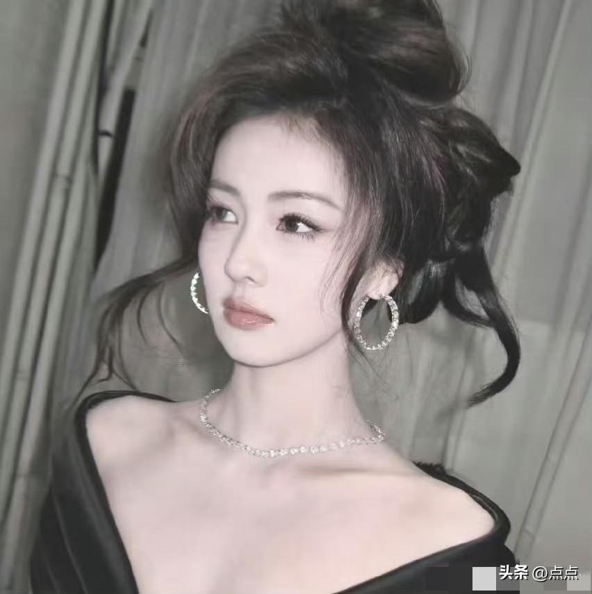 娱乐[超话]小酒窝收到白鹿李佩仪小卡
卡面清晰，色彩柔和，看得出来每一张都用心印