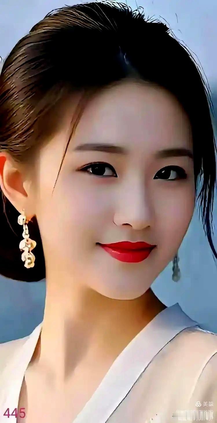 上联：
眉是眉，目是目，
………眉清目秀
下联：
[加一][加一][加一][加一