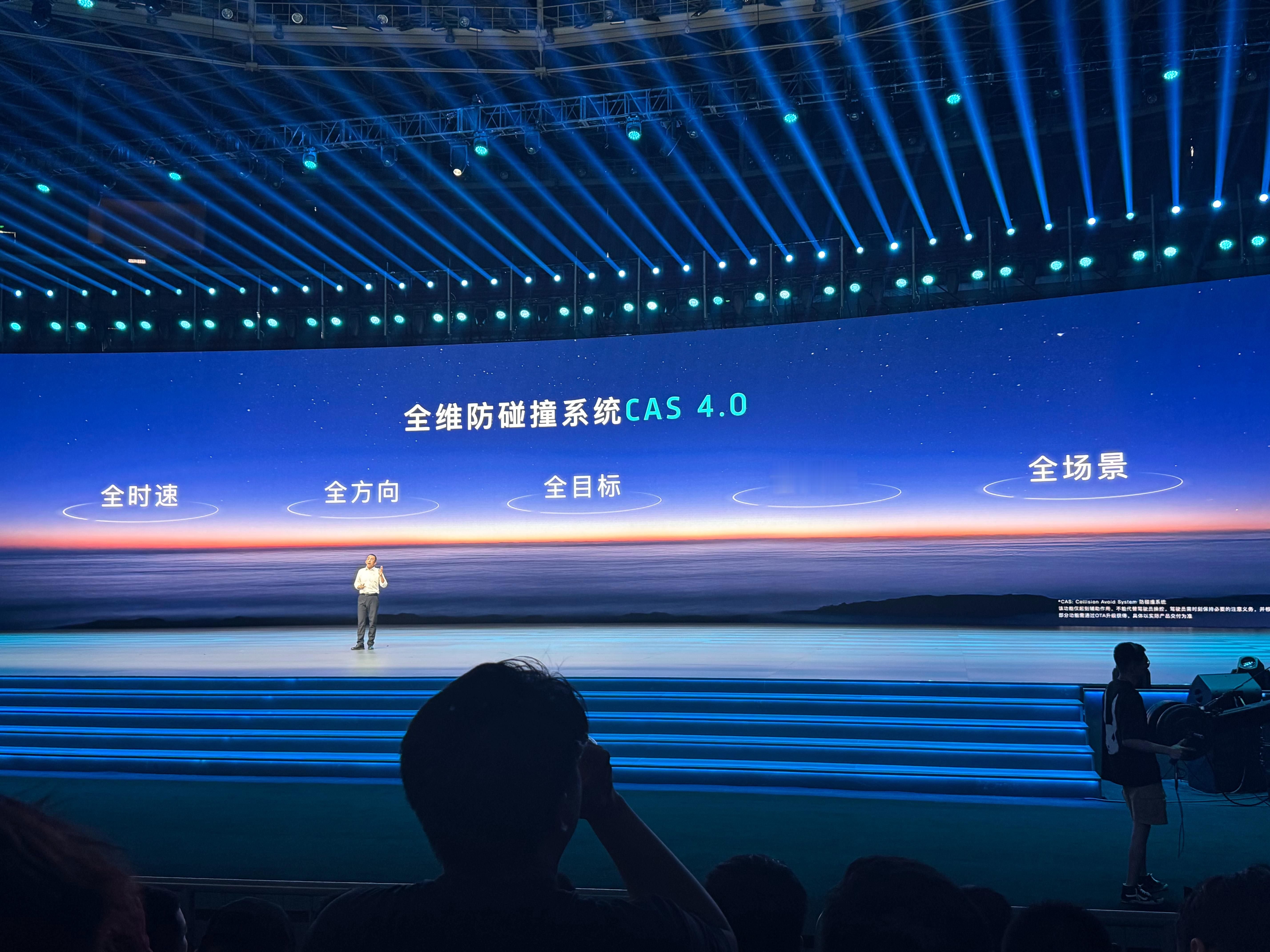 岚图 FREE+这个安全的展示做得很全面也很实际现场用户一片叫好华为+岚图自己对