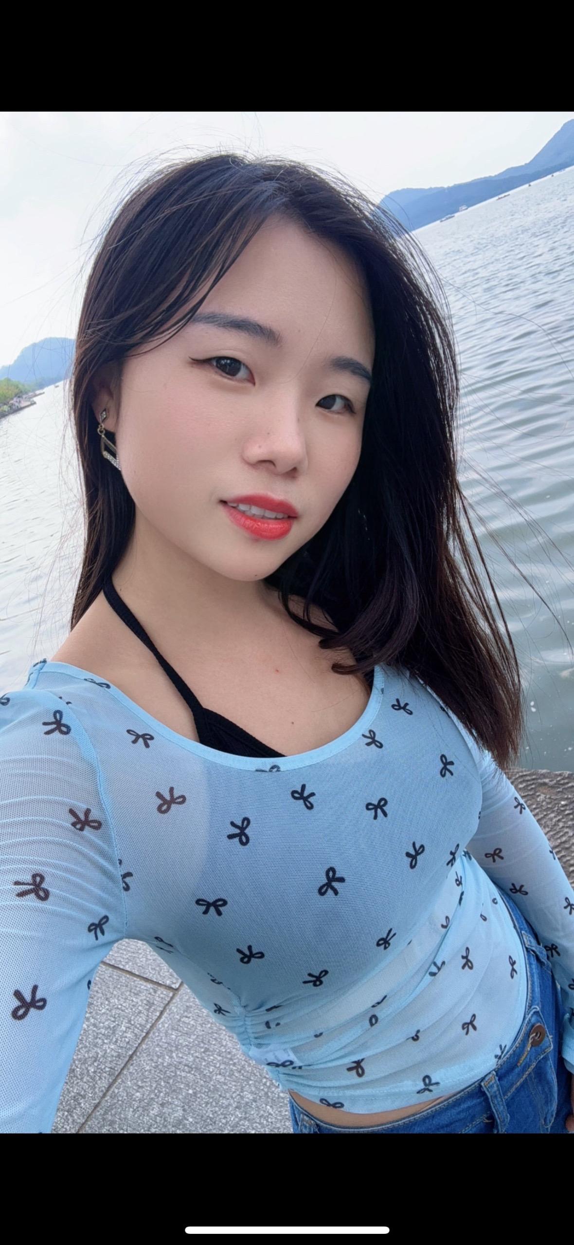 人和人之间最舒服的关系，就是我盼你好，你盼我好，彼此照亮，互不消耗。人...