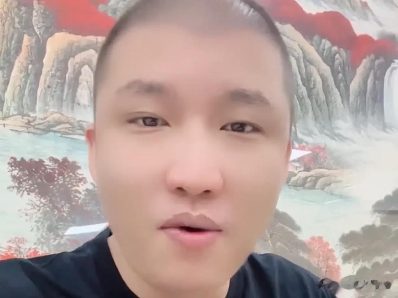 二驴称散打活着还不如死了，爱曝光聊天记录

二驴直播有粉丝带节奏说，散打说你活不