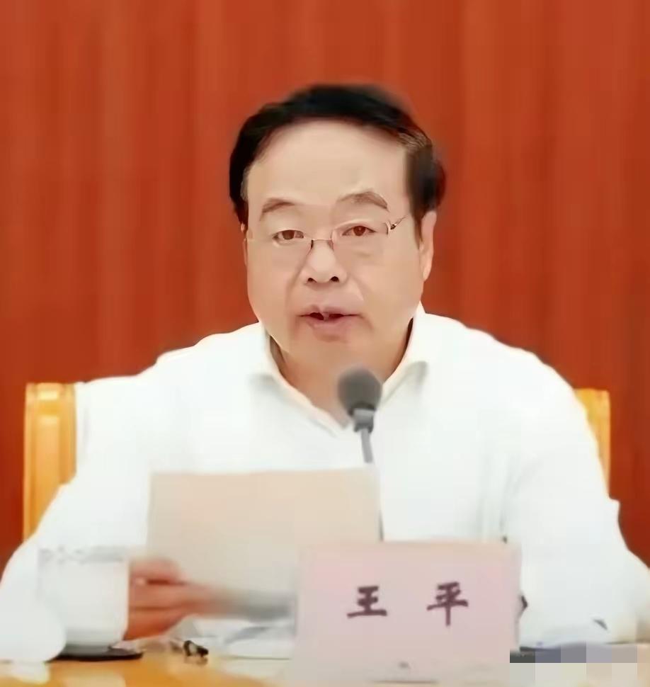 世事难料，谁也想不到，66岁的老院长王平被带走接受审查调查，这位曾经获评十佳医生