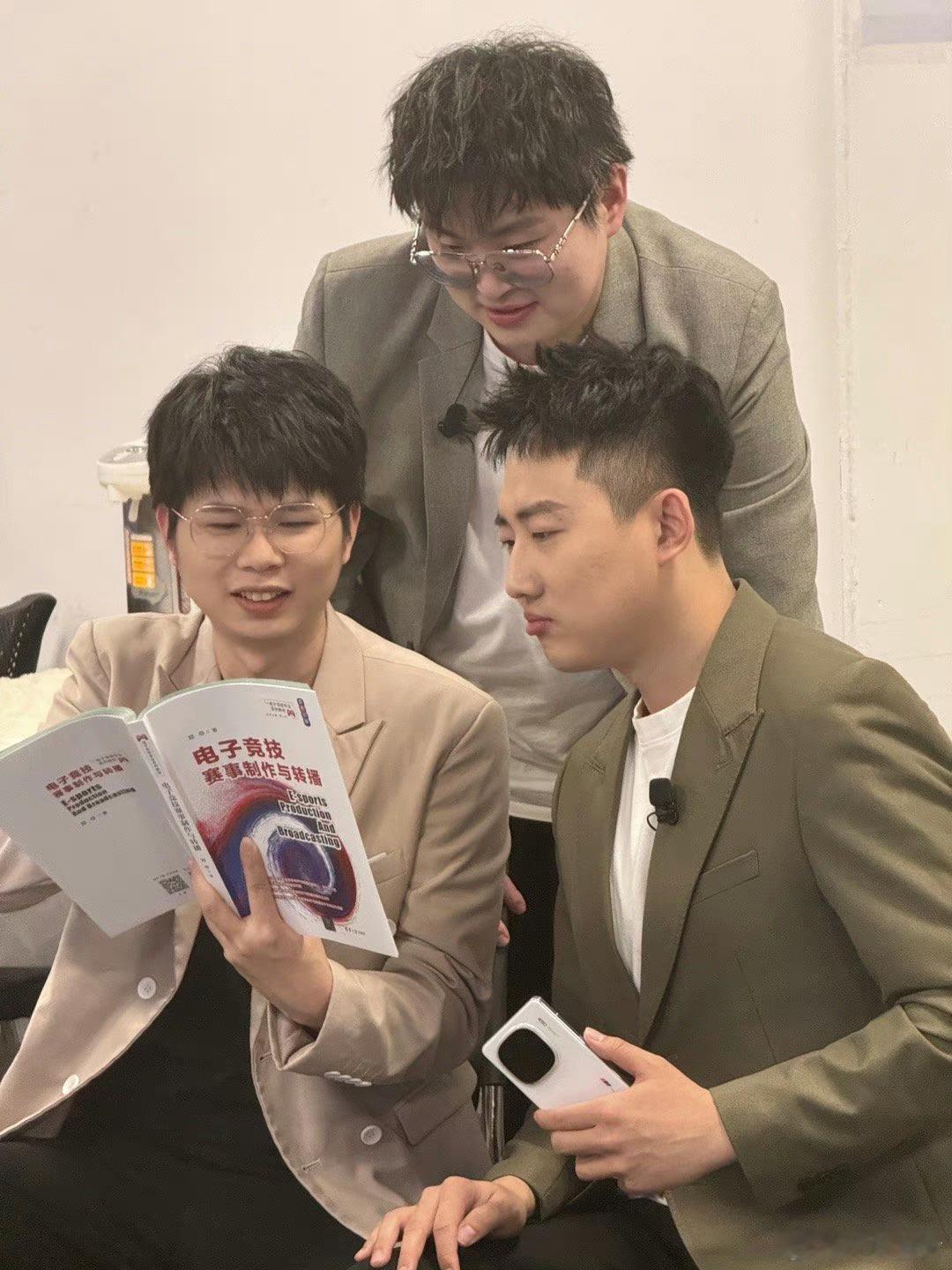 久哲说如果自己回归的话不会去hero，sk夏季赛不会回归，sk的回归比他还难。话