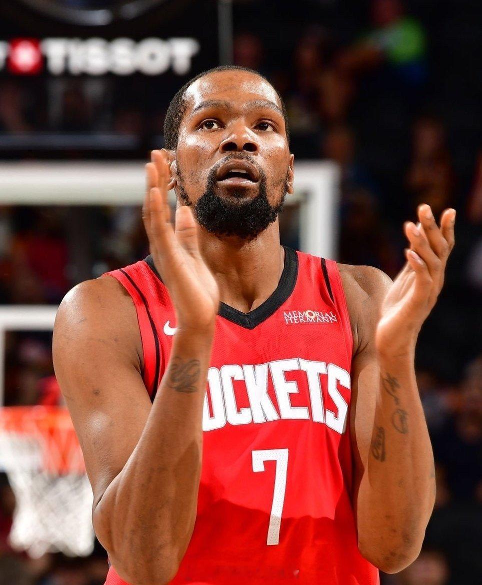 这是杜兰特生涯第三次单赛季在命中700+进球的基础上，真实命中率超过60%（截至