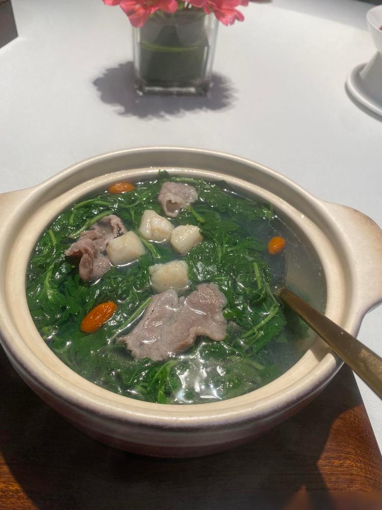 炳胜私厨，2人消费，共1133元！

这顿饭点了三菜一汤，真正让人觉得值回票价的