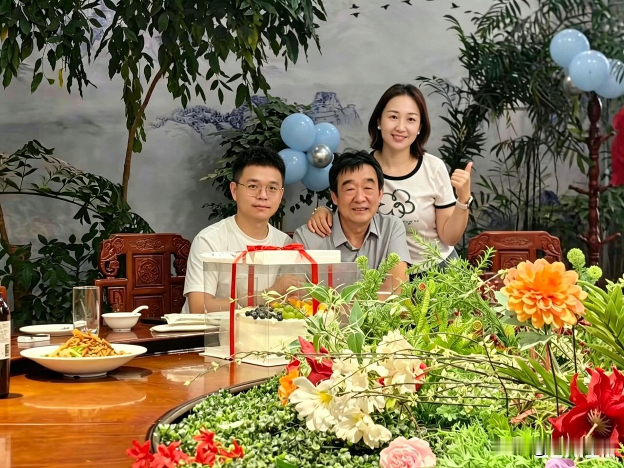 我姑娘和他爸爸脾气很像，凡事没有那么多话，一旦她看不惯的，说出来都没有好听的。