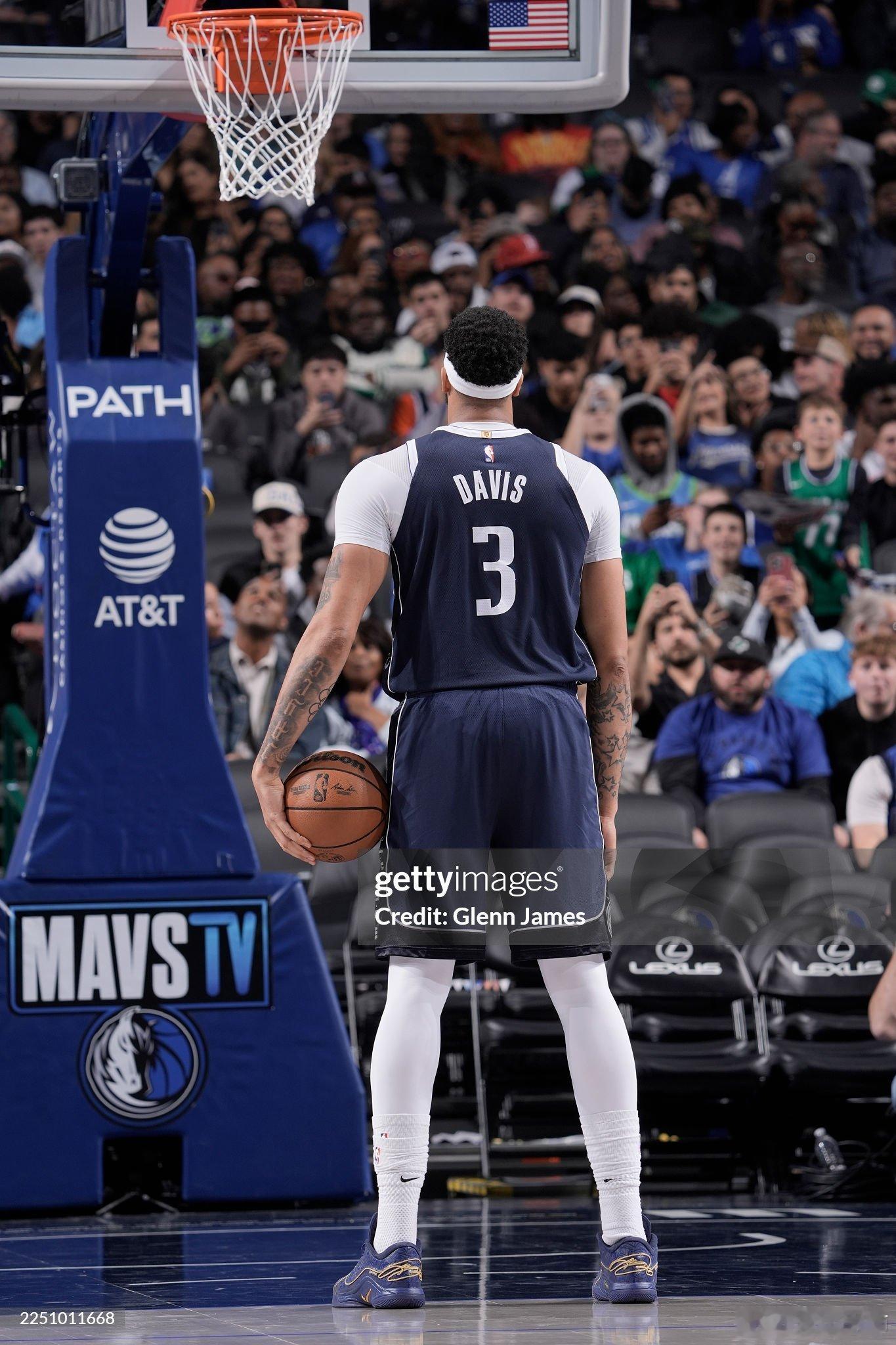MFFL 据消息人士透露，达拉斯可能会等到2026年夏天再交易戴维斯。球队可以利