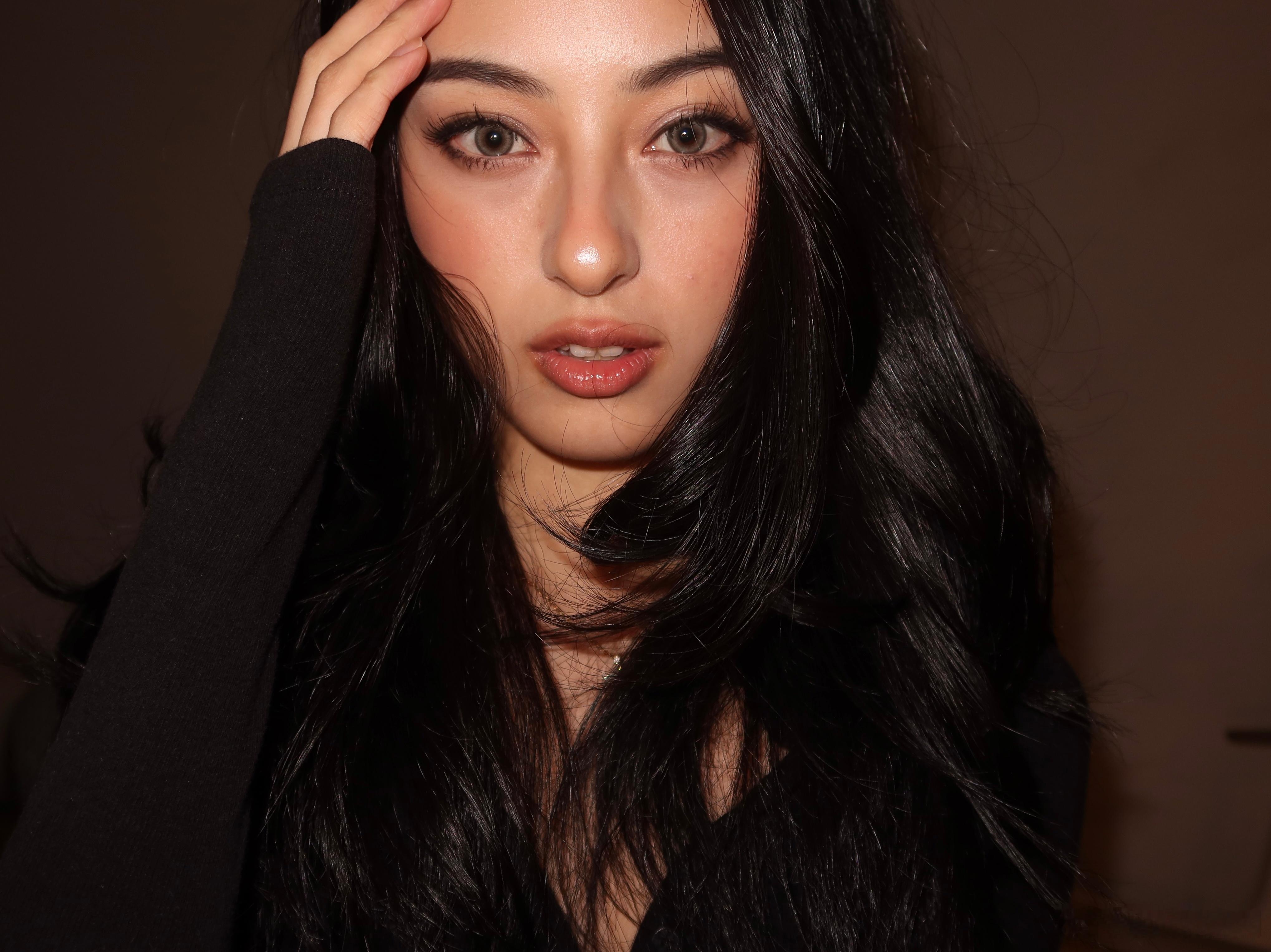 不拿散粉定妆真是油亮亮的… 