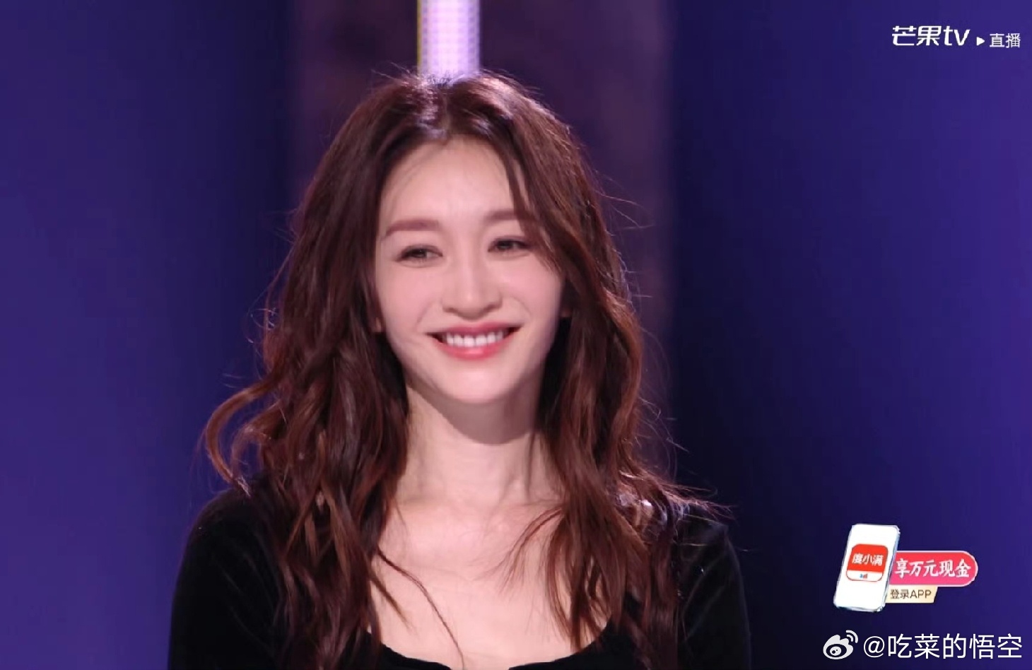 佟丽娅儿子朵朵都长成小帅哥了，她看起来依然年轻漂亮，丝毫看不出来是40多岁的中年