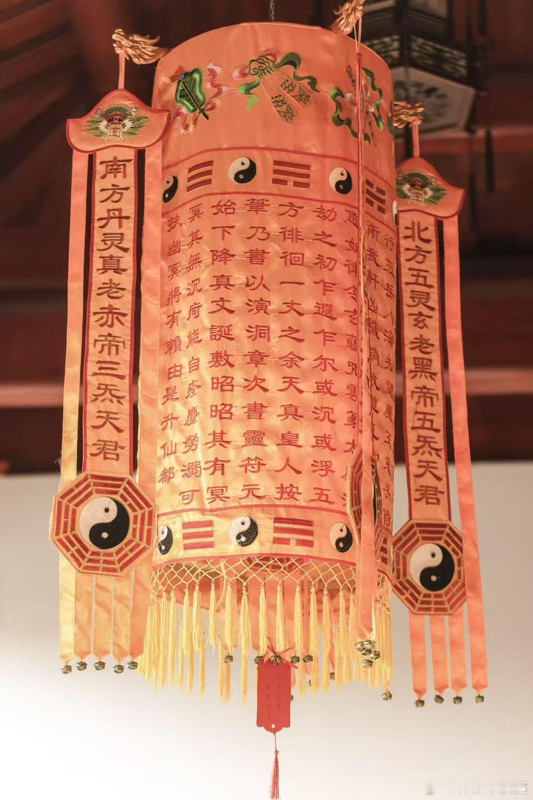 拜会高桥关帝庙大幽道长，因当年日寇轰炸高桥，在关帝呵护下，无百姓伤亡而得名！今天