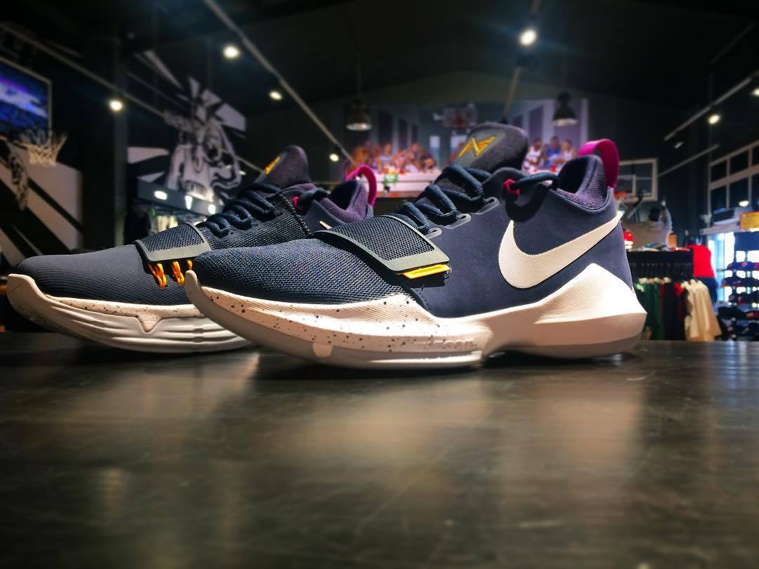 可惜了！帮大家再次确认了一下，烤肉姐表示Nike PG1不会复刻：“我两个礼拜前