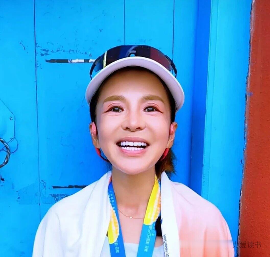 愿时光温柔待她，愿病痛彻底远离她，愿这位向阳而生的女子，往后余生，平安喜乐、顺遂