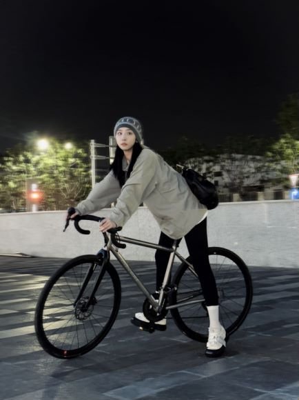 #赵小棠脏辫造型#谁能拒绝赵小棠的脏辫造型啊，赵小棠非常适合这种风格，酷酷的姐姐