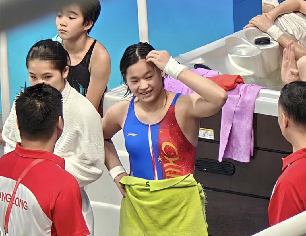 全运会跳水爆冷，全红婵、王伟莹在十米跳台双人决赛中失误，只获得第五名，陈芋汐搭档