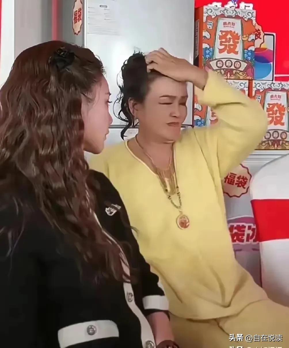 讲真
真的极少看到战兰的糗相

可一谈到小孙孙
她居然抓耳挠腮

原来是弟弟自己
