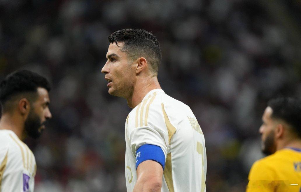 C罗不满球队据报道，由于对沙特公共投资基金管理俱乐部的方式不满，利雅得胜利队长C