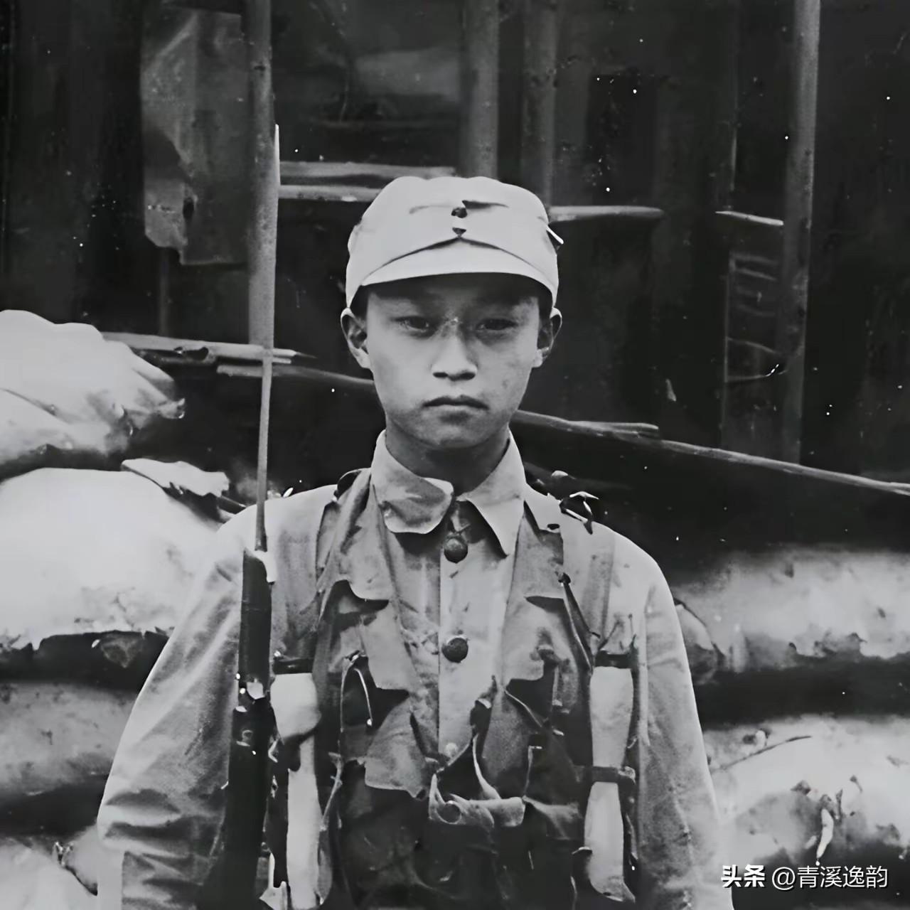 1938年，台儿庄战役，16岁的"狼兵"韦容松正在巡逻，途中他碰到了由6名日军组