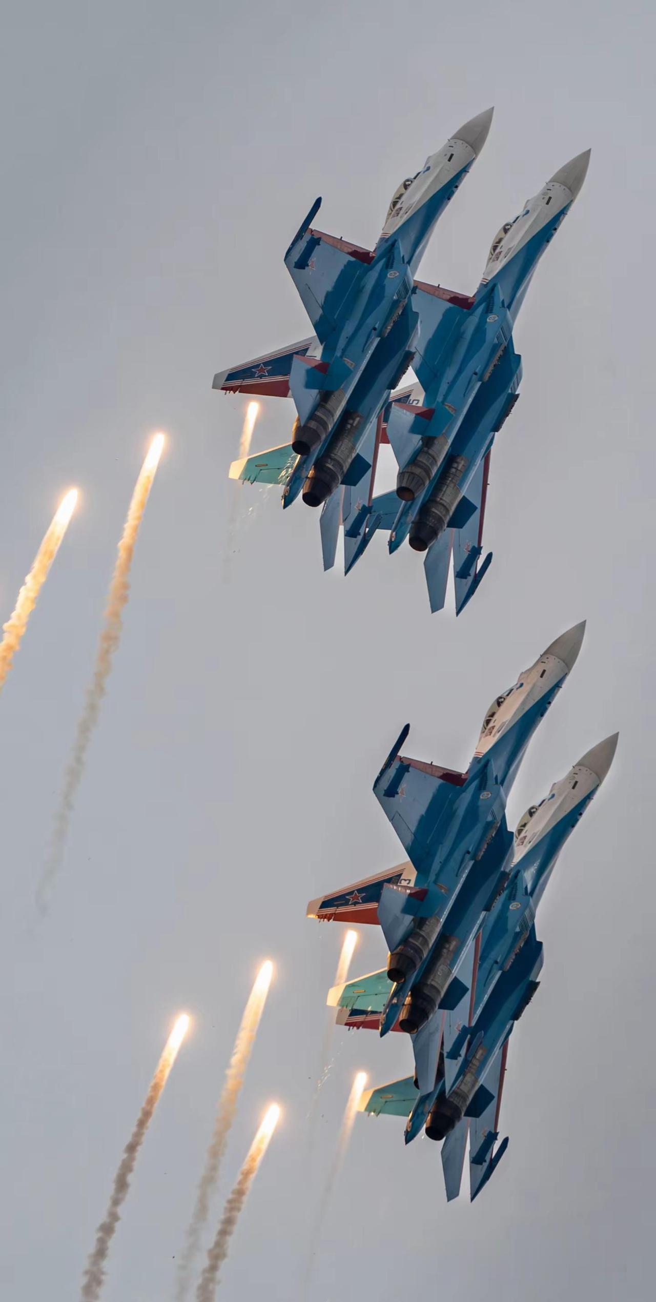 横屏观看SU35s抛干扰弹