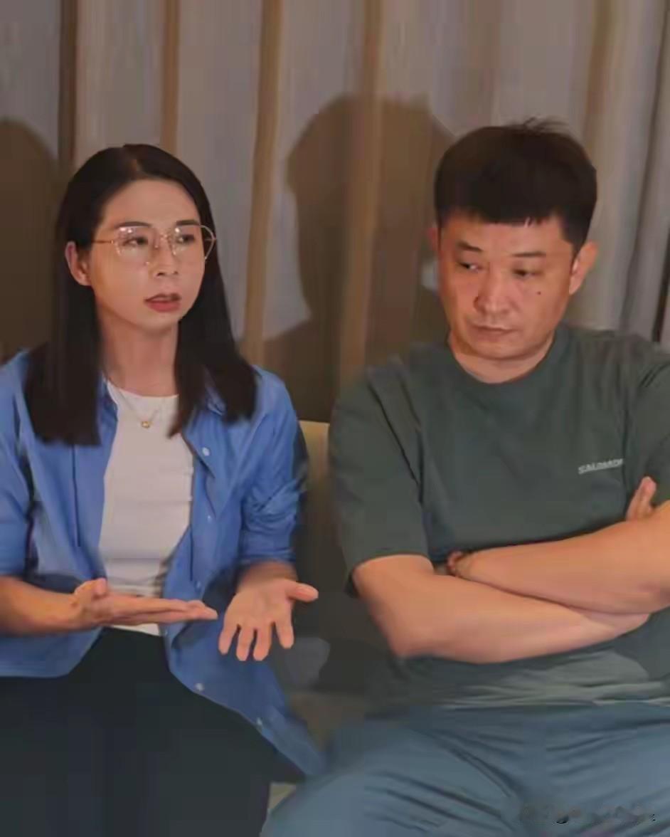 她太勇敢了！
遭老板性侵女高管崔丽丽庭前再发声：“曾经我穿着这身衣服遭受屈辱，这