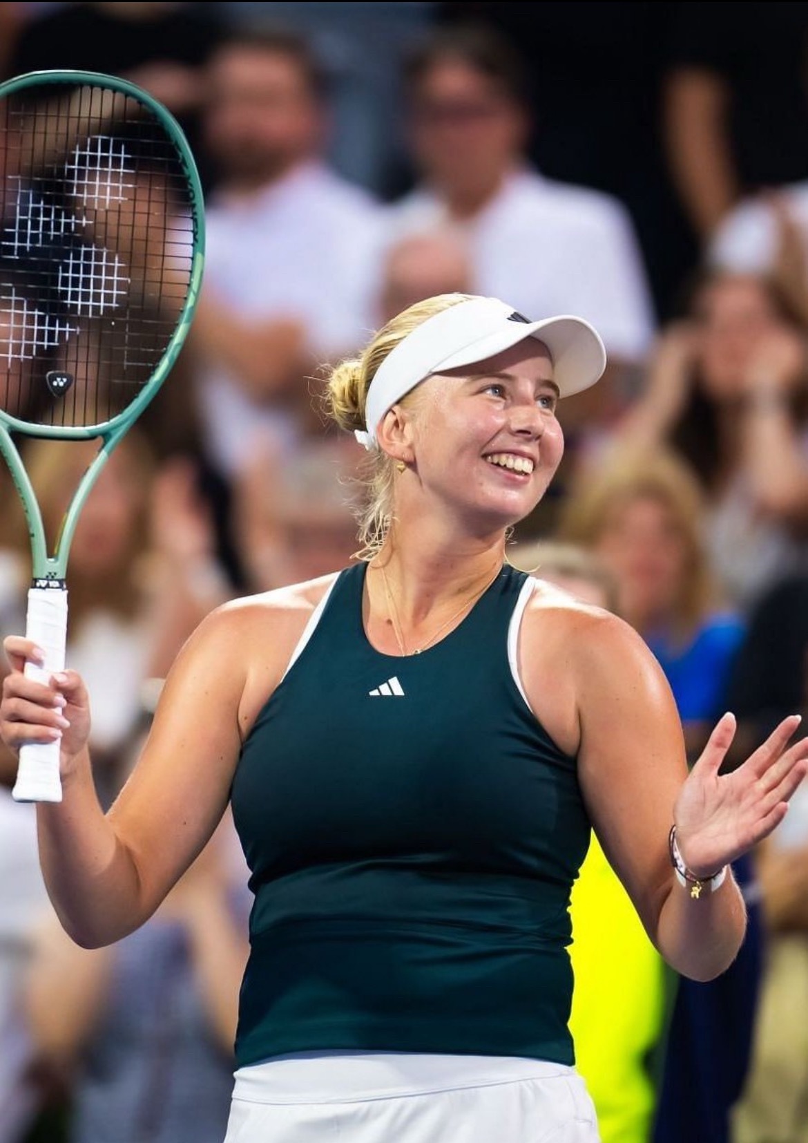蒙特利尔WTA1000赛，陶森 6-1 6-4 击败凯斯，在上一场比赛中击败斯瓦