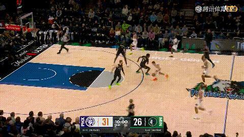 菲尼克斯太阳  【球场速递】太阳队转换进攻：吉莱斯皮中路突破，森林狼锋线收缩到篮