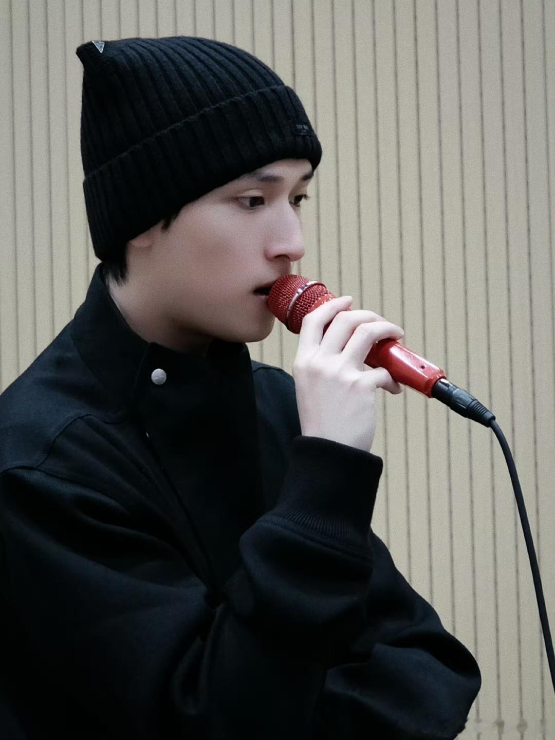 严浩翔红色话筒练唱，贵阳见！！ 