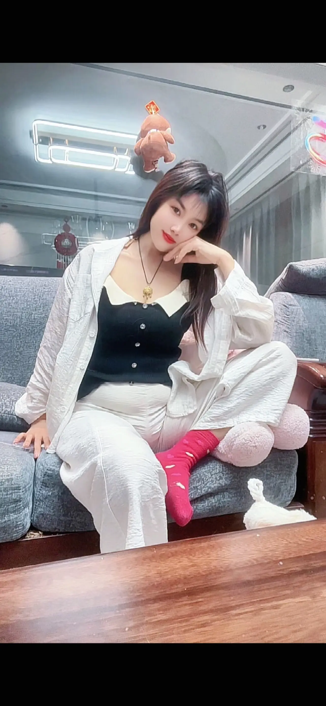 等你有钱了之后，你就会明白做人礼貌没有用，谦逊没有用，忠厚老实没有用...