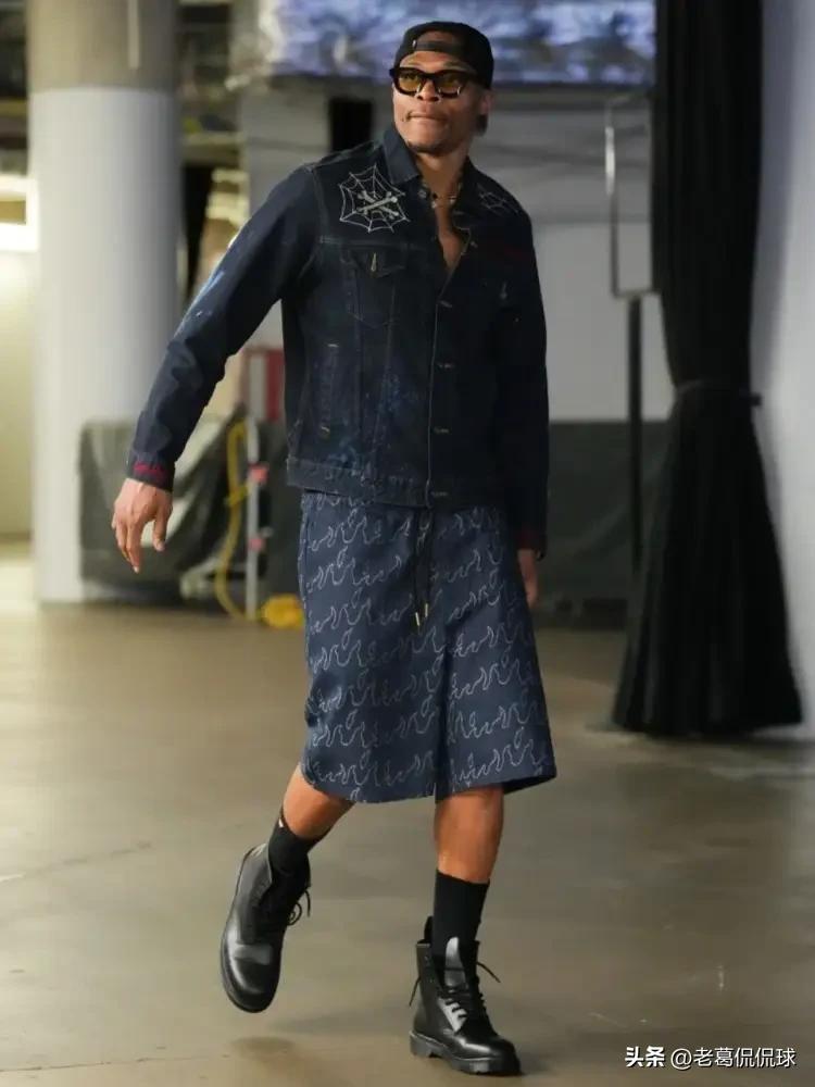 NBA老将威斯布鲁克的情商真是越来越高了！今天威斯布鲁克在出席雷霆新球馆大陆球馆