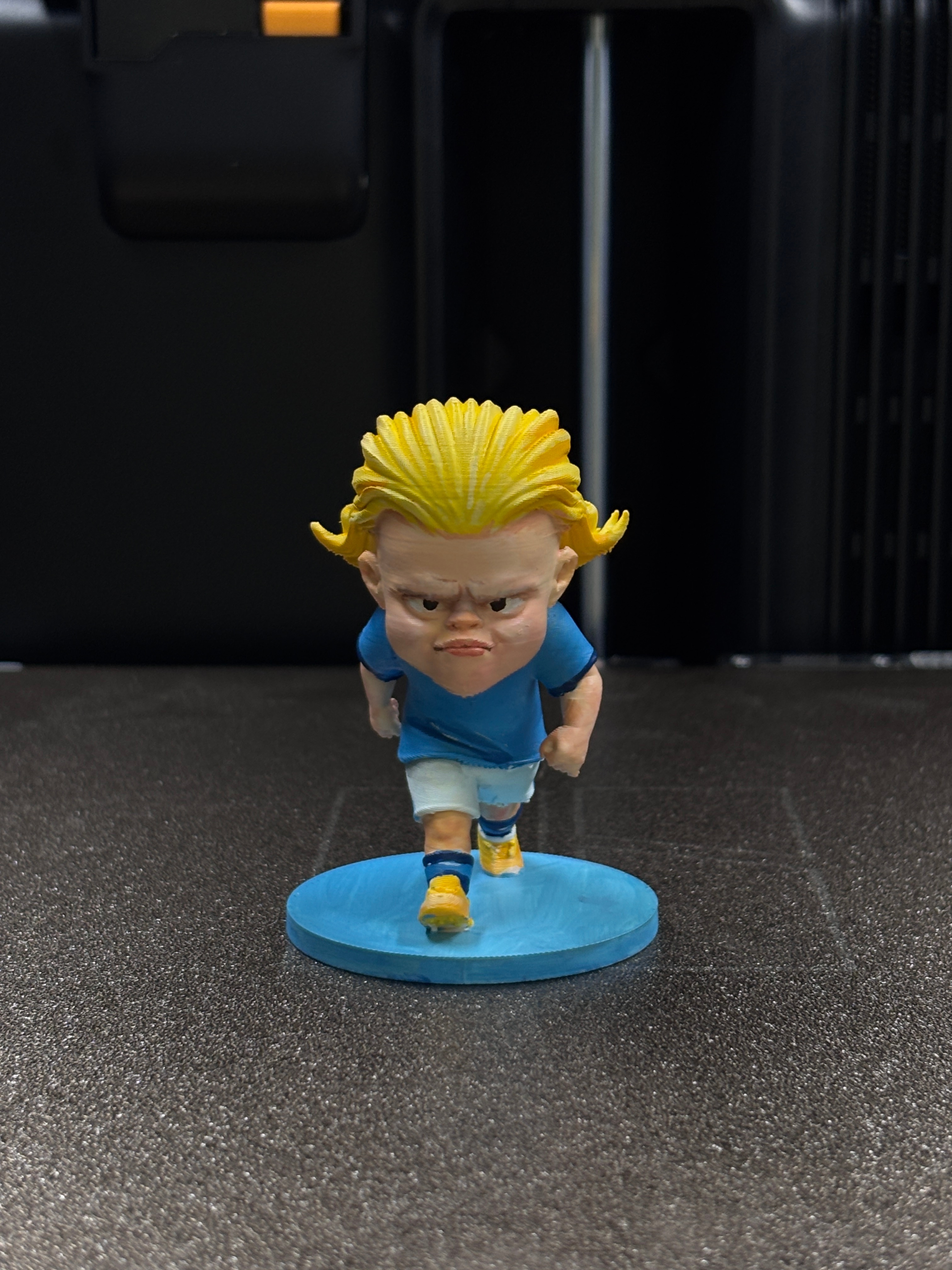 拓竹社区有人分享了哈兰德的表情包3d打印图纸。哈兰德的表情包还是非常多的，世界杯