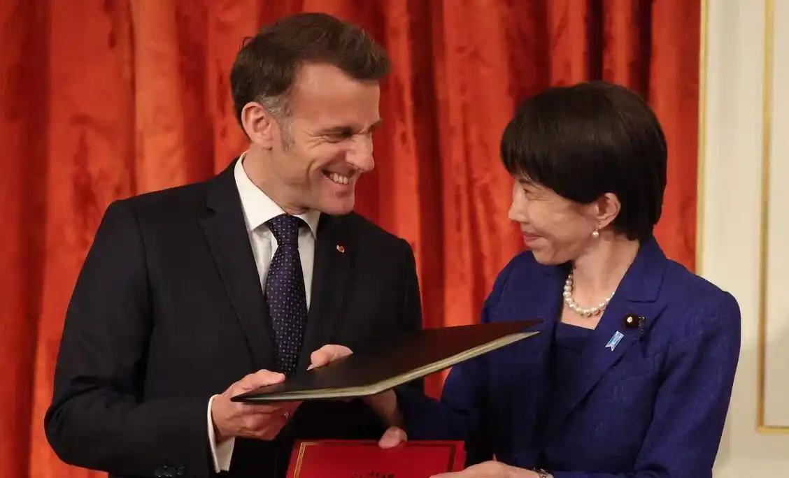 马克龙当着镜头的面，开始点名2026年G7峰会的贵客。印度，请。韩国，请。巴西，