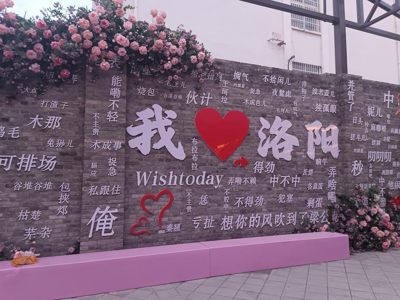 你在韩国买股票，亏了，晚上韩国总统会出来说市场仍处于低估状态，给你信心。
你在印