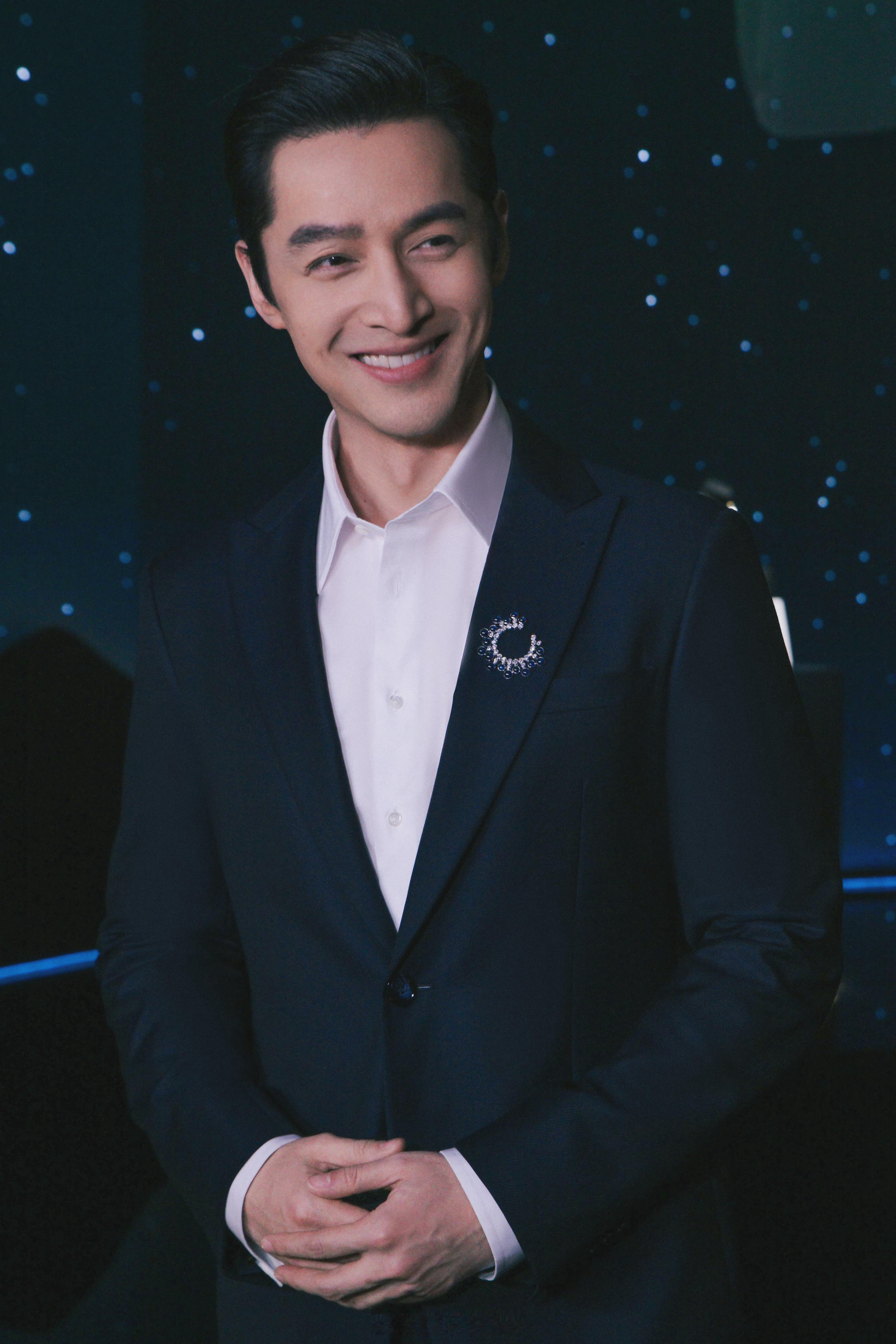 现在觉得 只要观众能看到胡歌与他的每个角色都灵魂共振过的痕迹  只要观众能看到他