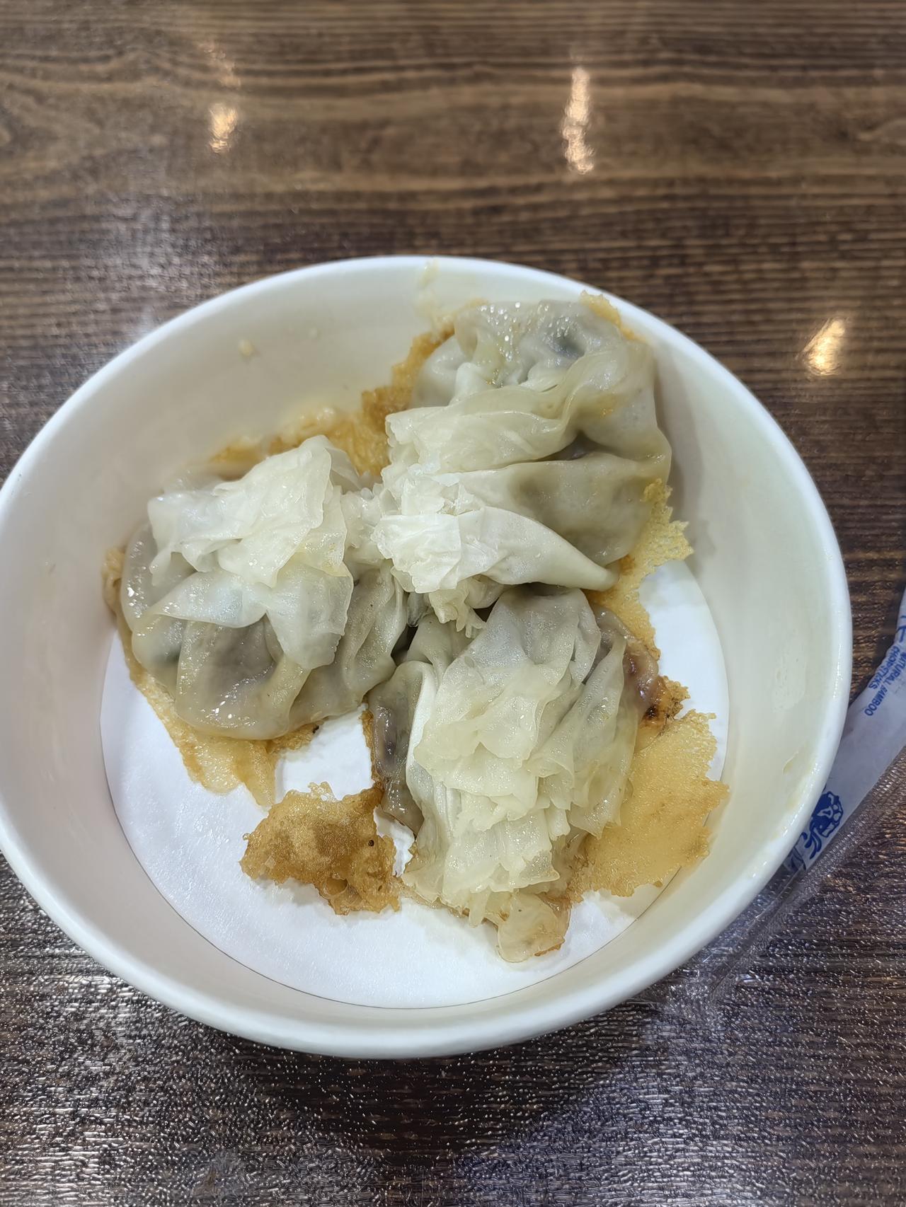 [捂脸][捂脸][捂脸]虽然我今晚吃的杂，吃的多，可是今天我运动也多。
    
