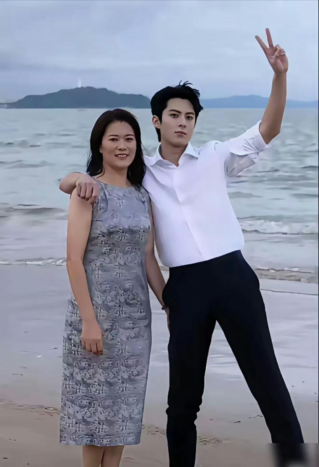 棣爸终于正面回应棣妈油炸店转让真相！不是生意凉了，而是藏着顶流的暖心孝心～ 乐山