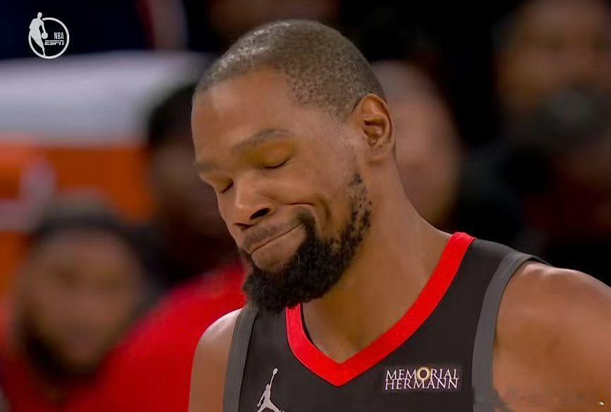 当家球星过去几次季后赛表现糟糕，球队空间太差没有投射，主教练应变能力差，火箭现在