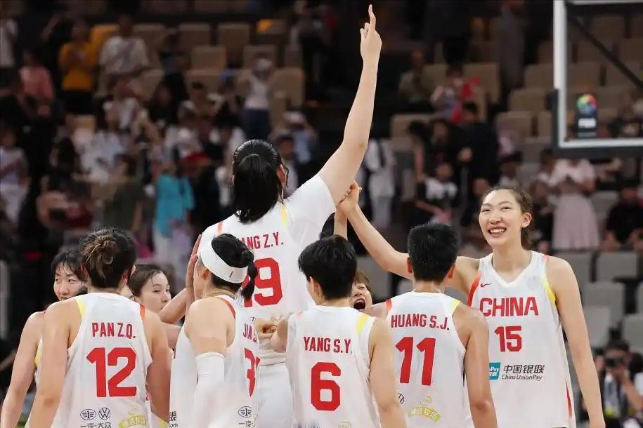 慎用“双塔”！中国女篮战胜日本队难度不大，亚洲杯决赛对阵澳大利亚不会轻松。

今