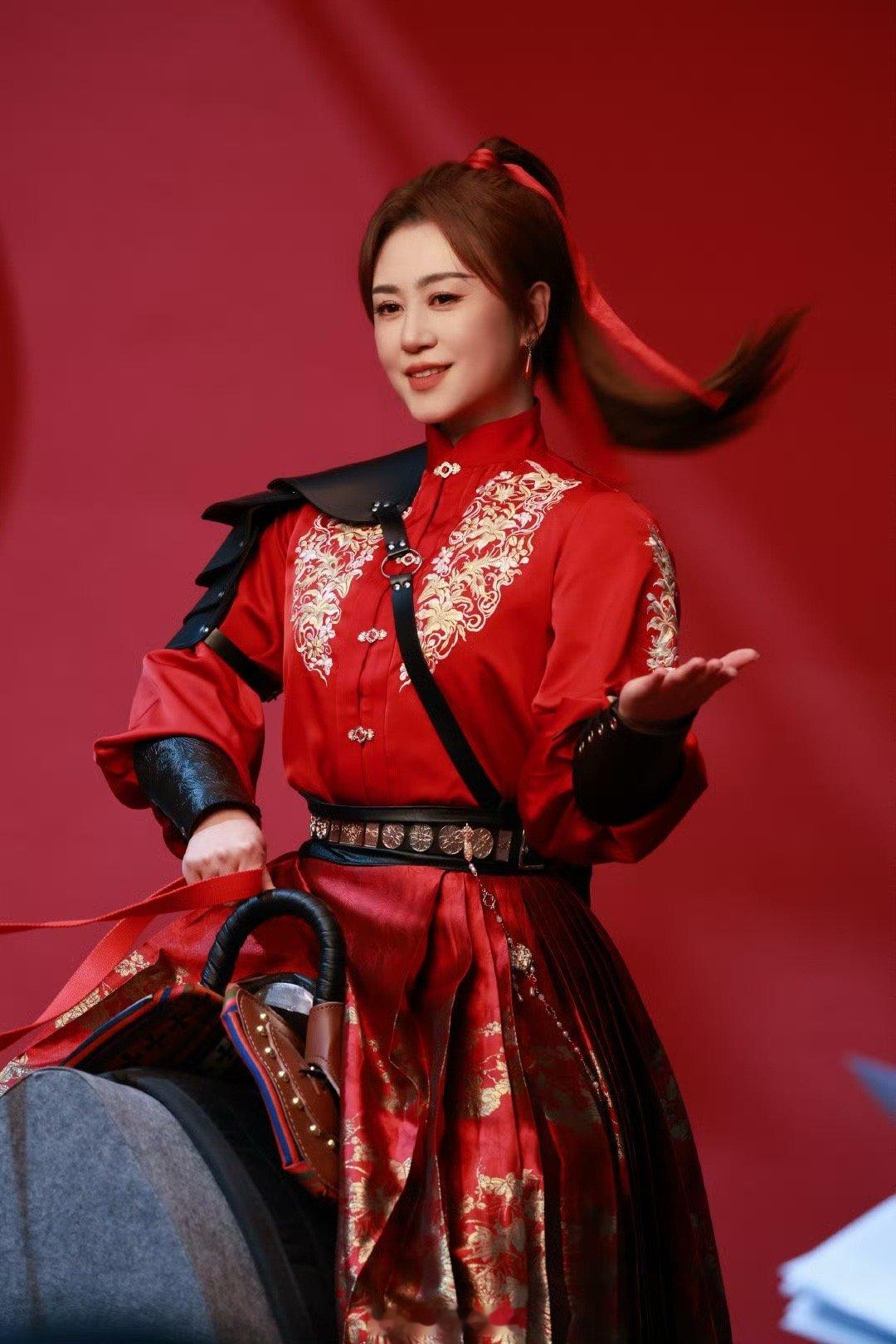 不愧是马丽送祝福都这么有梗熊猫胡胡：你会轻功？马丽：会，主要是你太沉了。胡胡：？