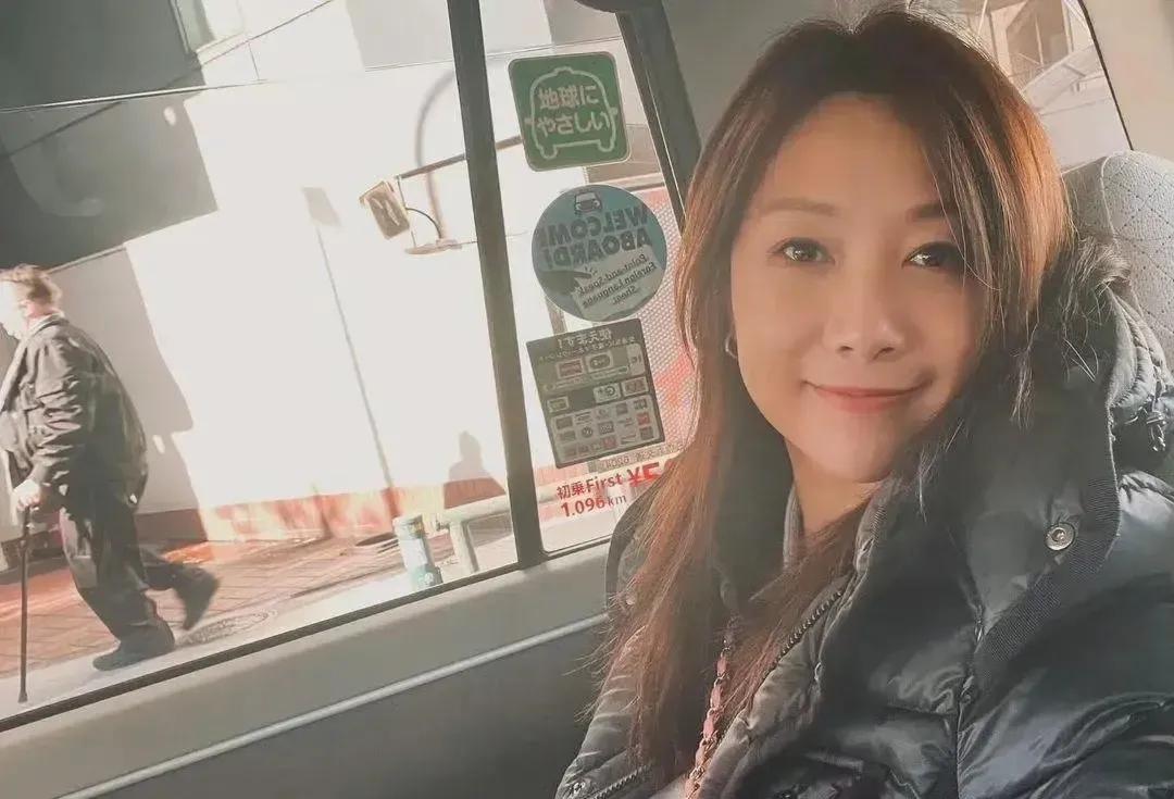 徐静蕾不注重穿搭，喜欢舒适感！

1月29日，久未露面的徐静蕾发了一张自己的自拍