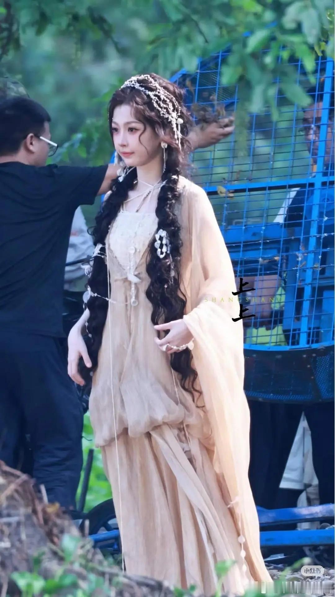 长生骨这妆造有以前那味了梦回以前的神话志怪题材了 