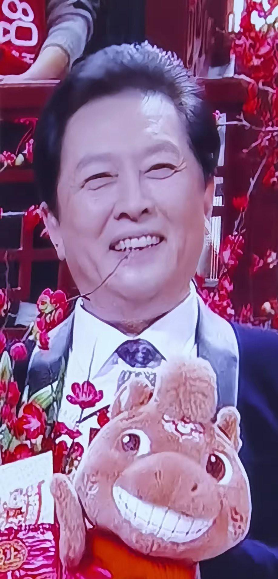 怎么想的呢？这样的往这里一座就可以挣钱，真的不知道起什么作用啊，这是多么缺钱啊？