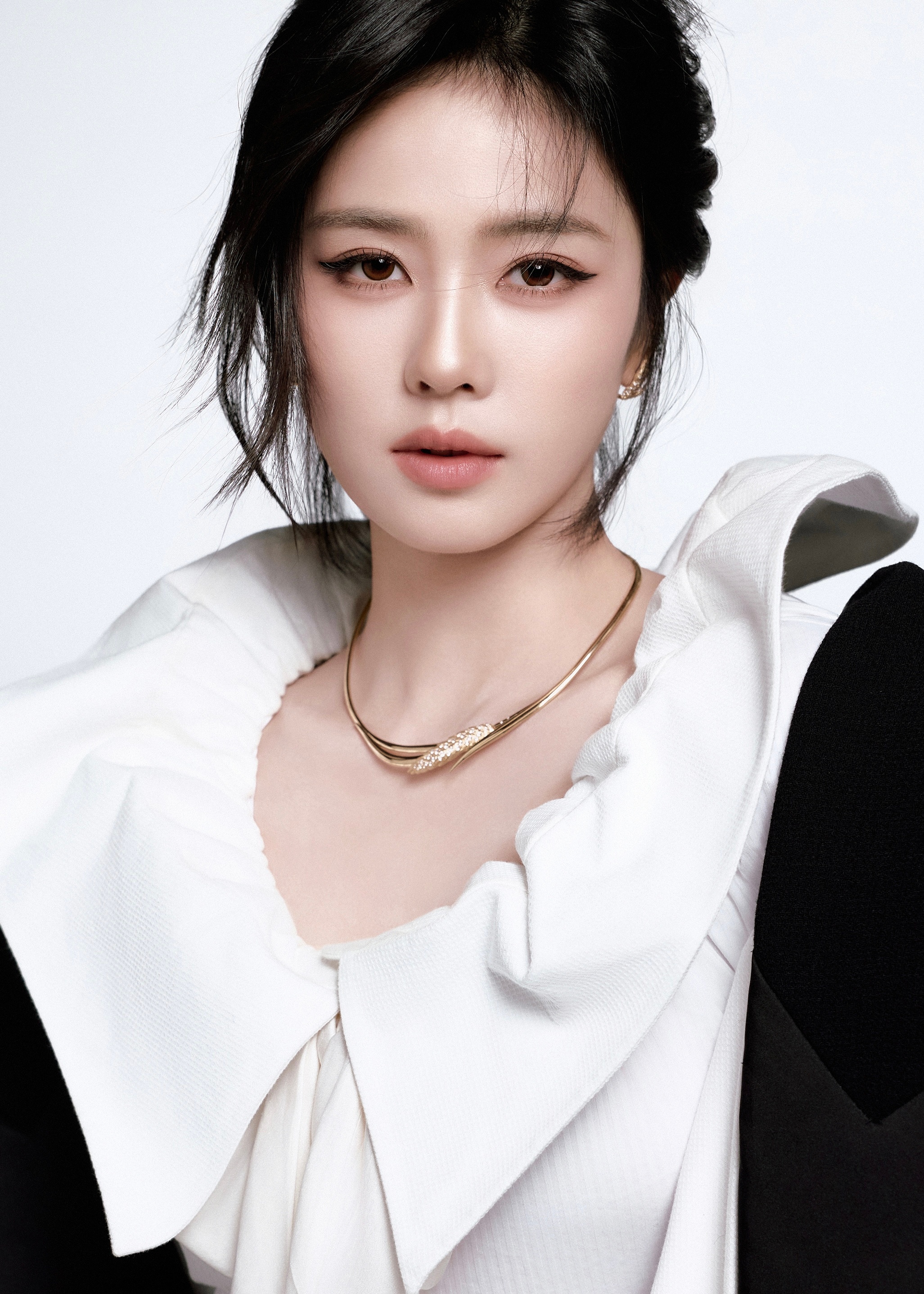 vogue明星出图vogue时尚之力盛会 白鹿my 佩戴 CHAUMET L’E