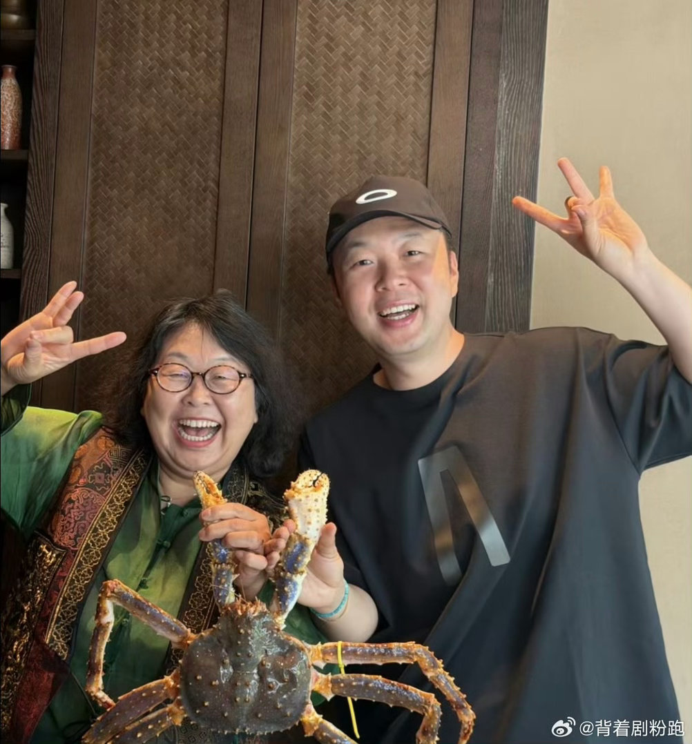沈梦辰 到底哪个是海涛论这强大基因 杜海涛和妈妈真的完全一模一样来的！！ 