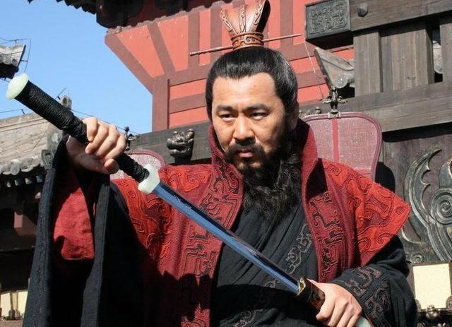 郭嘉：主公，您此番东征刘备，后方空虚，若袁绍来袭……
曹操：（笑）袁绍此人，志大